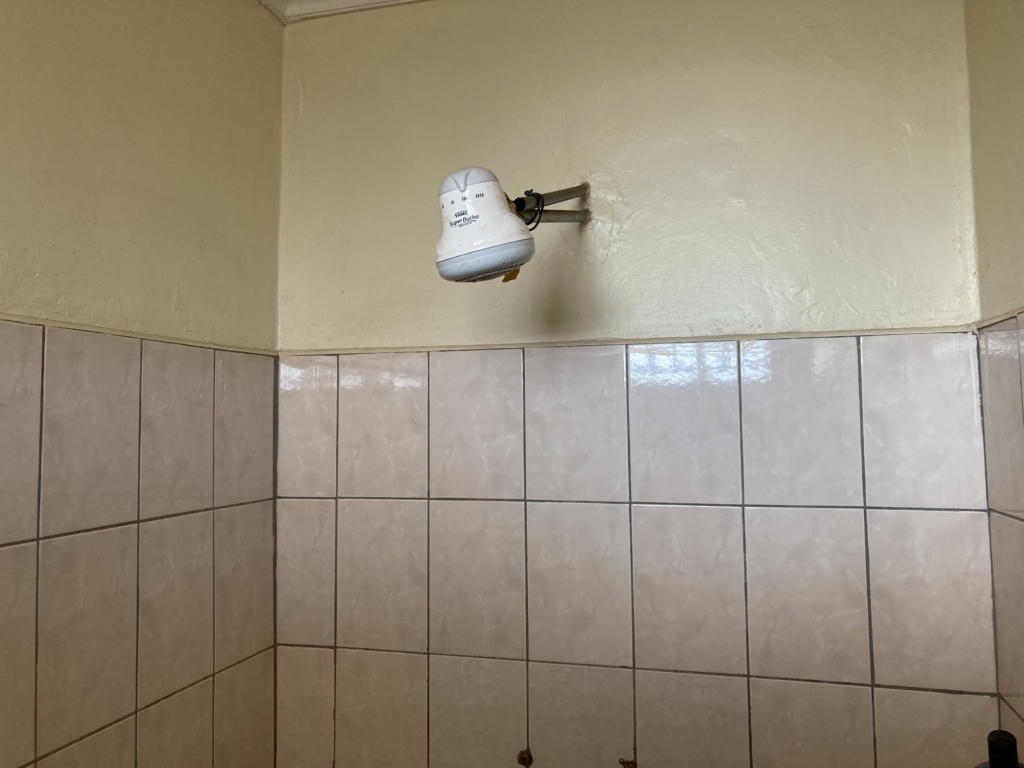 ケニアの家のシャワー