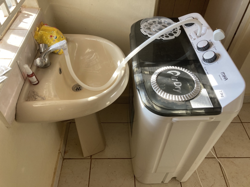 ケニアの二層式洗濯機