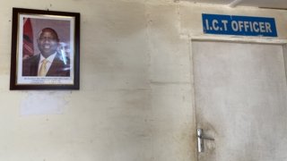 オフィスに飾られているウィリアムルトの写真