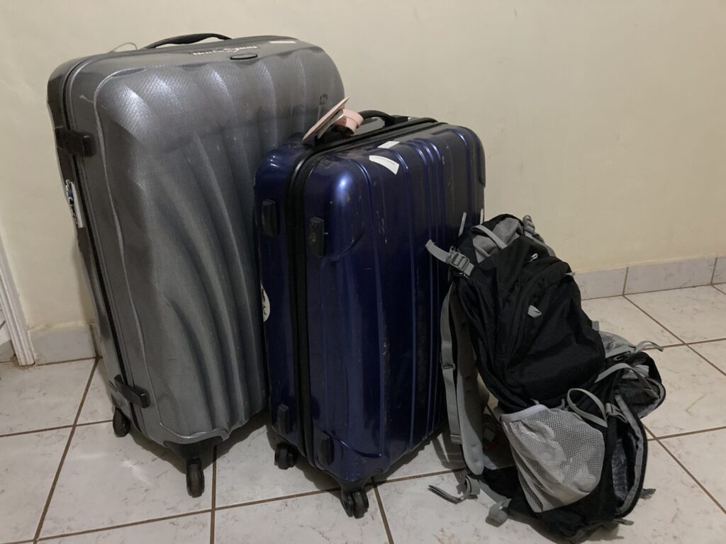ケニア滞在準備のスーツケース