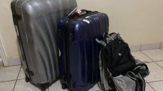 ケニア滞在準備のスーツケース