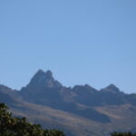 ケニア山の麓から見える山頂