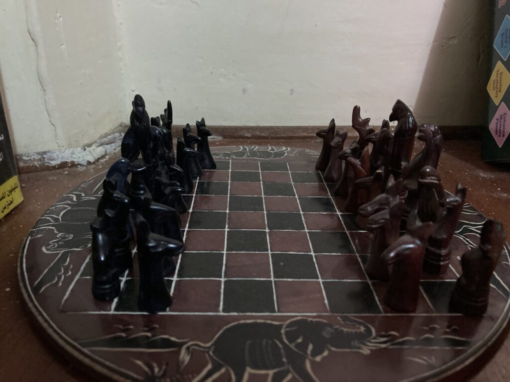 キスムのマサイマーケットで購入した木彫りのチェス