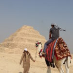 階段ピラミッドでのラクダ体験