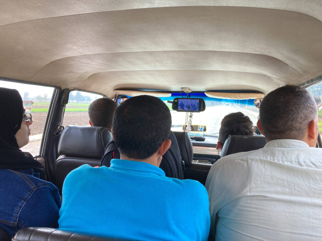 エジプトの交通手段ミニバス