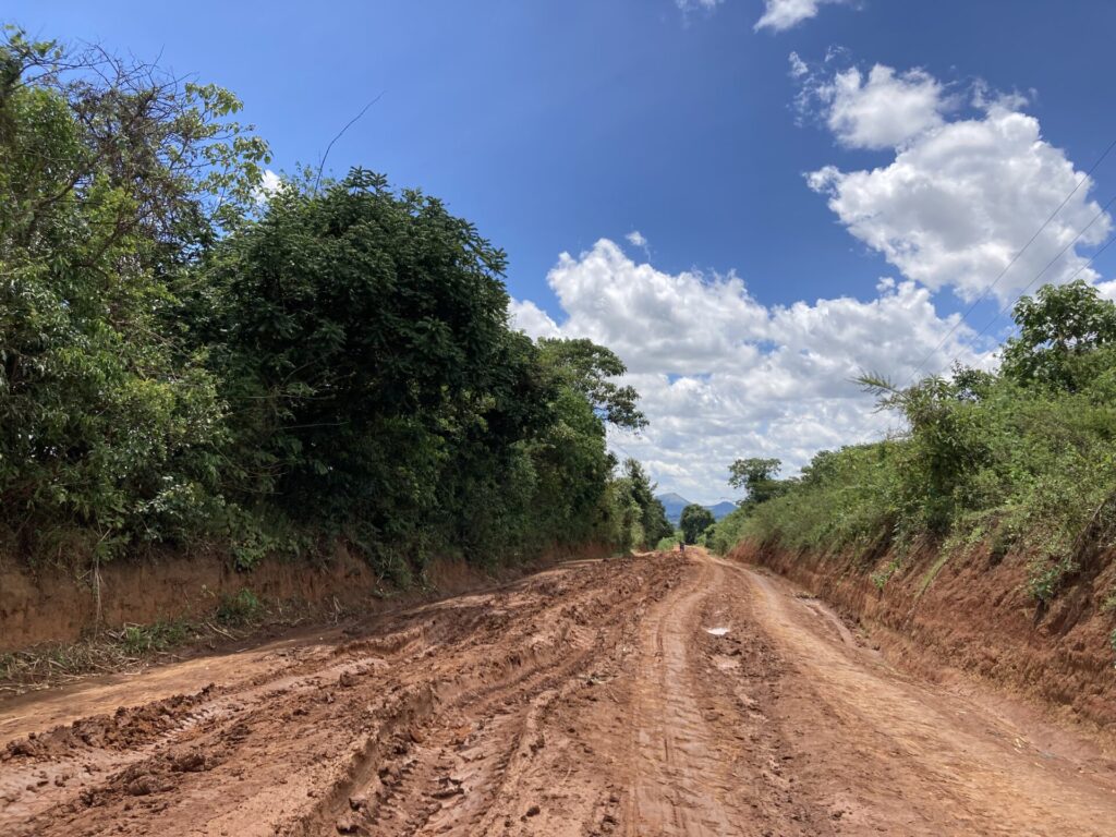 ケニアのkabisagaへ続く道