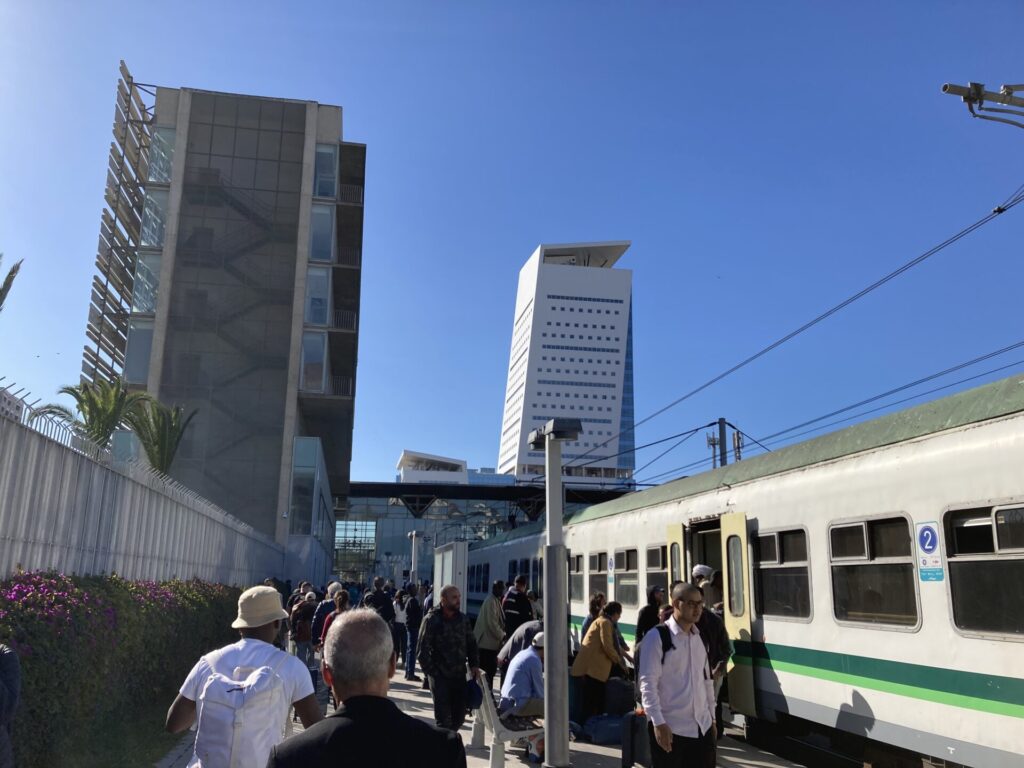 モロッコのカサブランカ駅の街並み