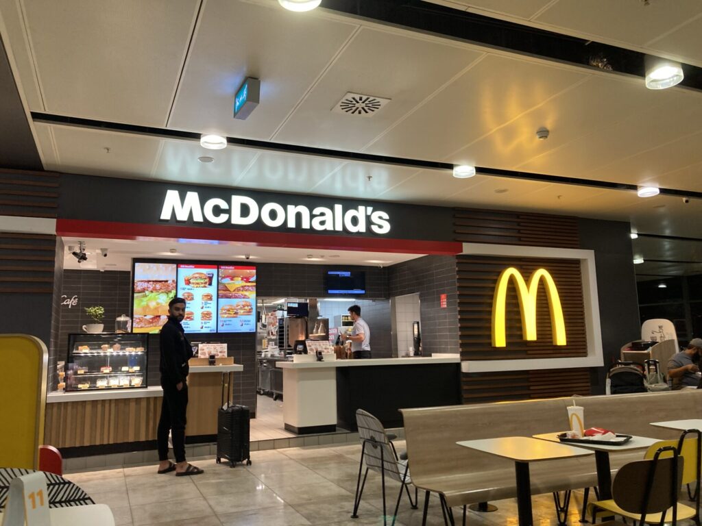 サビハ・ギョクチェン国際空港のマクドナルド