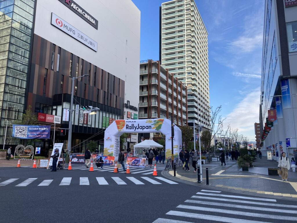 豊田市駅周辺のラリージャパンブースの様子