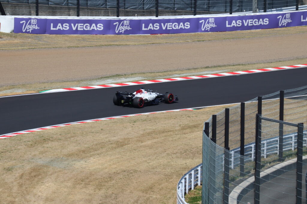 S字コーナーのF1カー