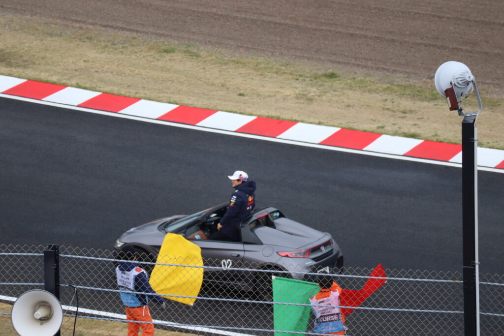 角田選手のドライバーズパレード