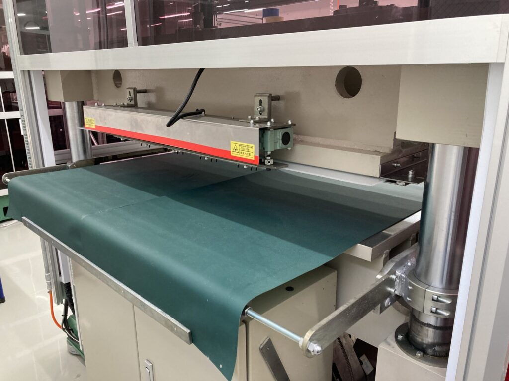 製造業のプレス機