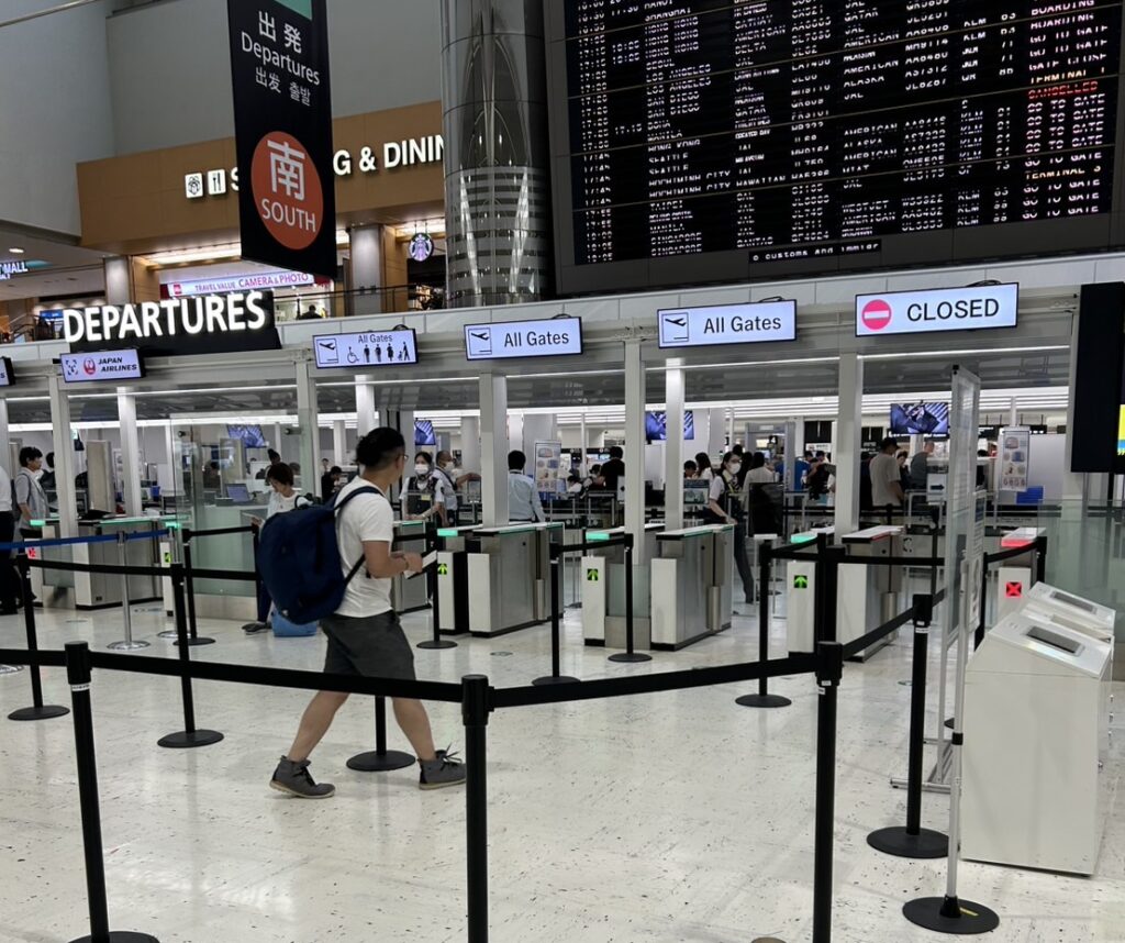 成田空港からベトナムへの出発