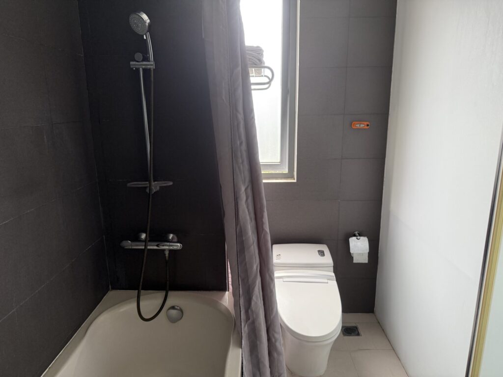 ハノイの日本人街アパートのバスルーム