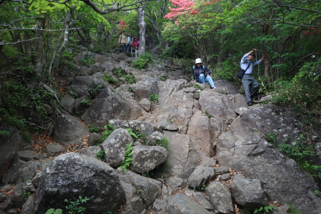 男体山の頂上までの道のり
