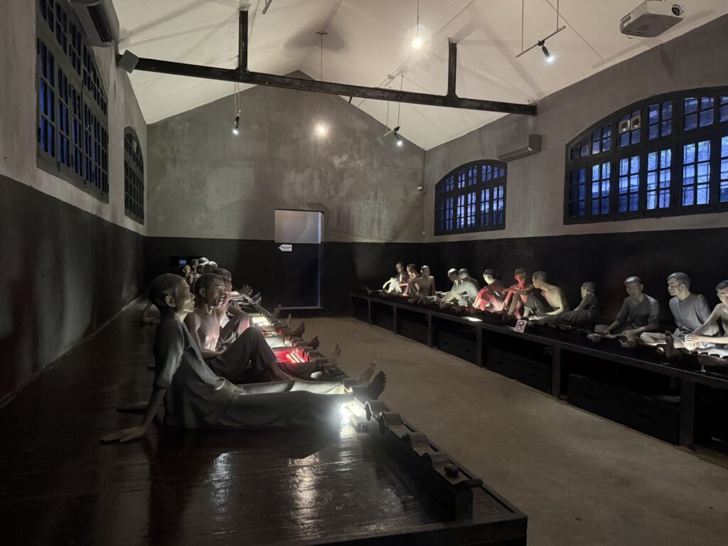 ホアロー刑務所の内部