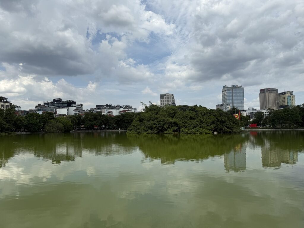 ハノイのホアンキエム湖