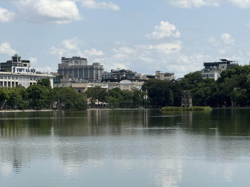 ハノイのホアンキエム湖