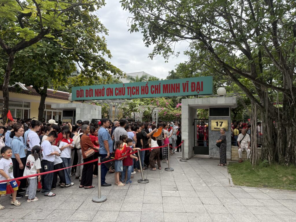 ホーチミン廟の行列