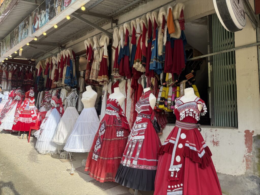 サパの少数民族の衣装