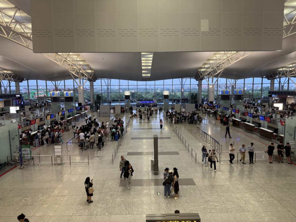 ノイバイ空港のロビー