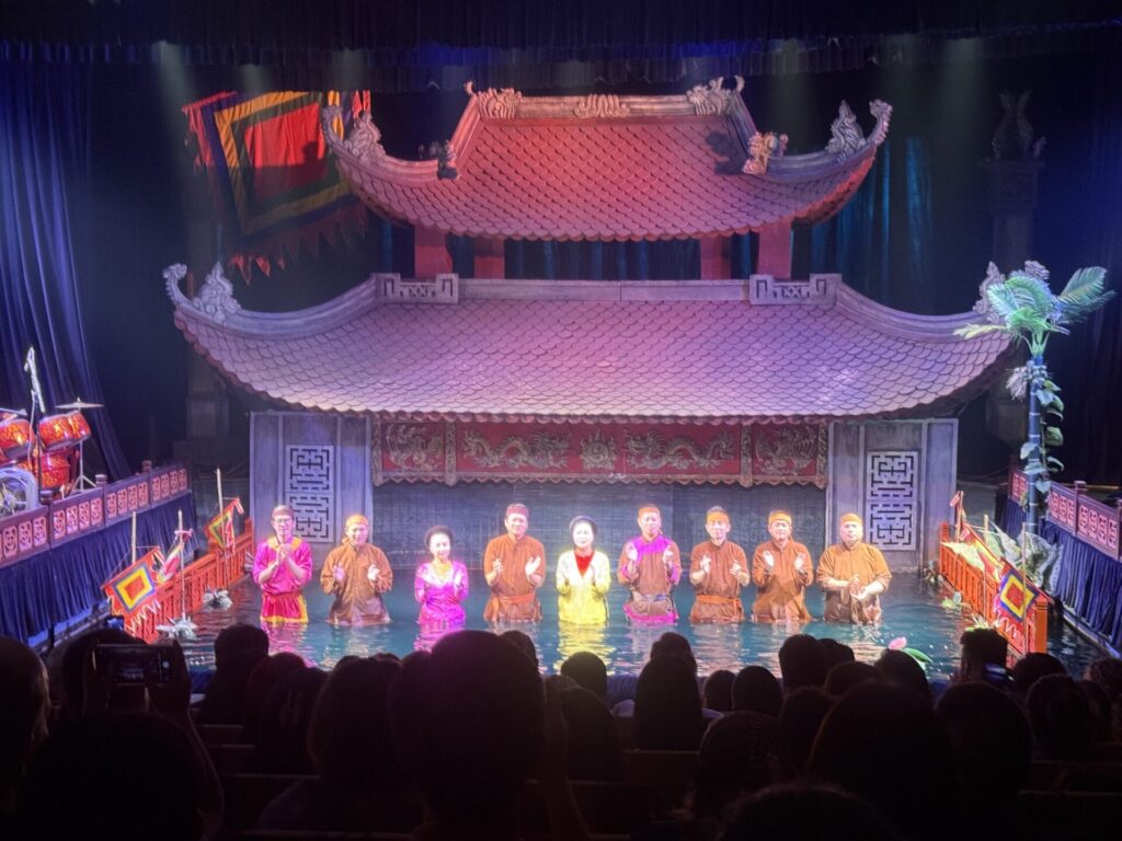 水上人形劇の演者たち