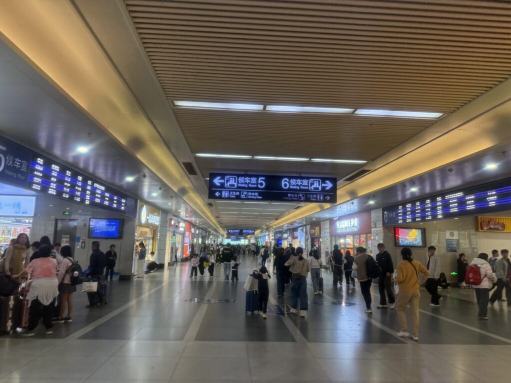 上海駅構内の様子