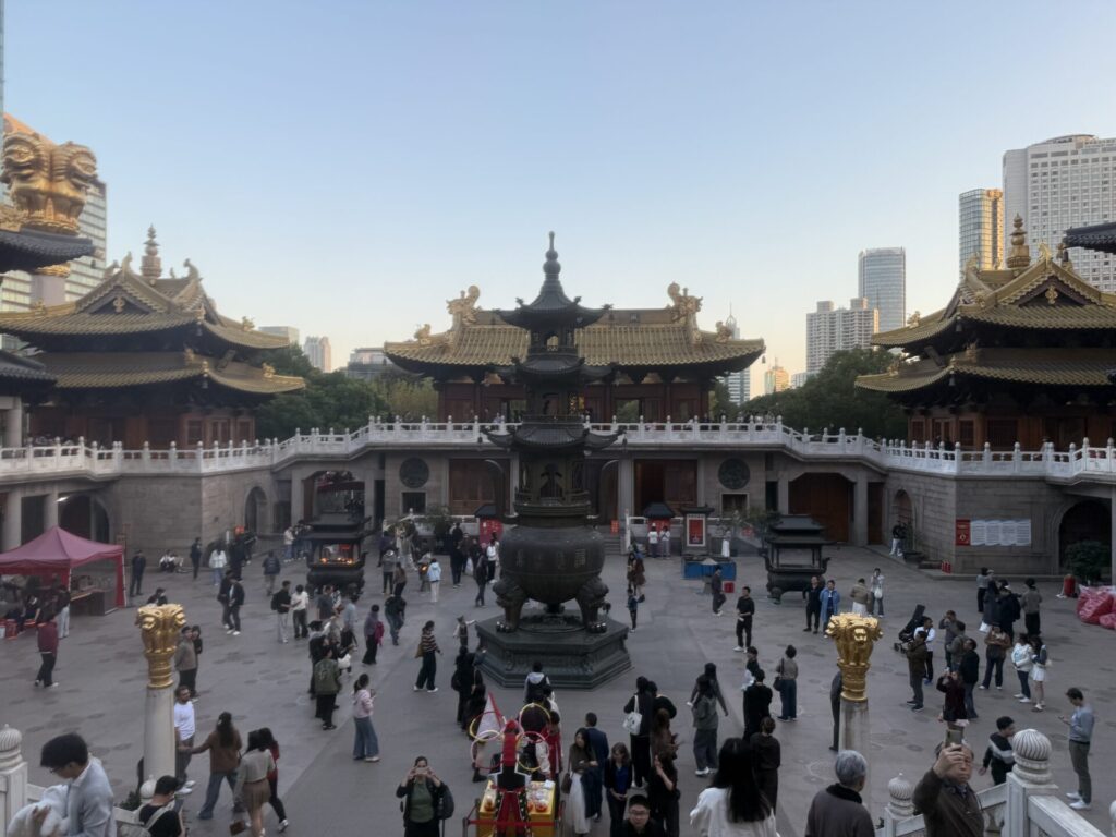静安寺の内部