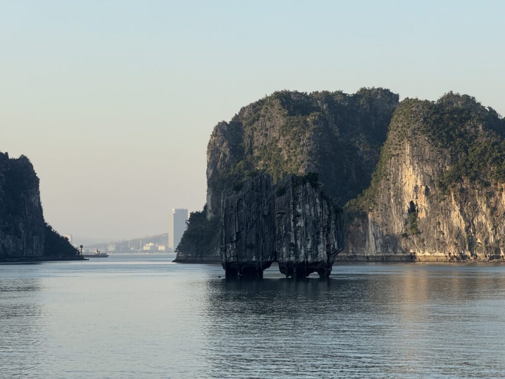 トロンマイ岩