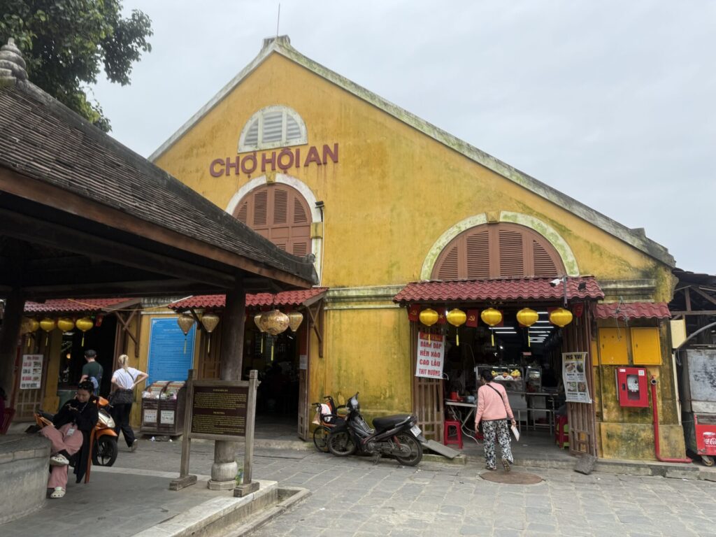 ホイアン市場の外観