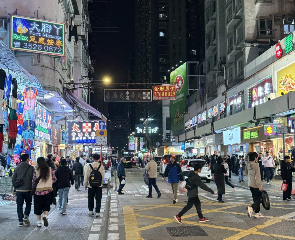 香港の夜の街並み