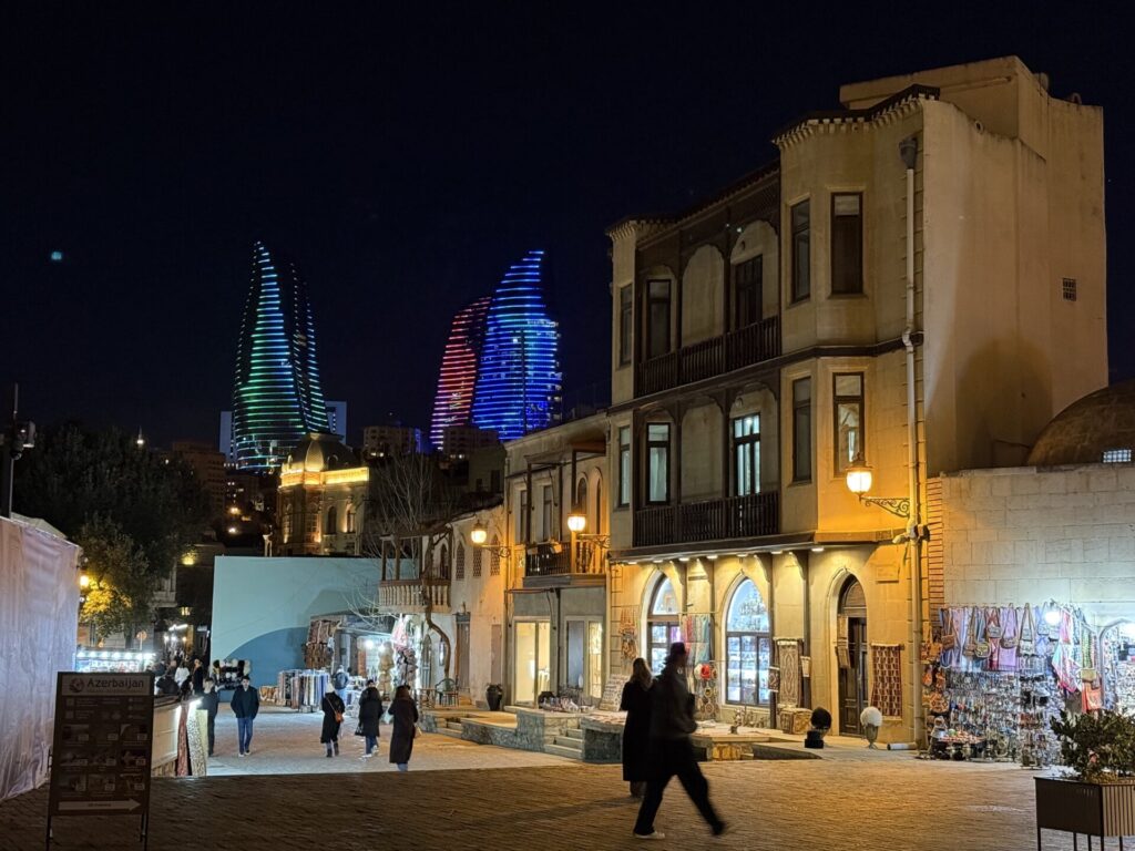 夜のフレイムタワー