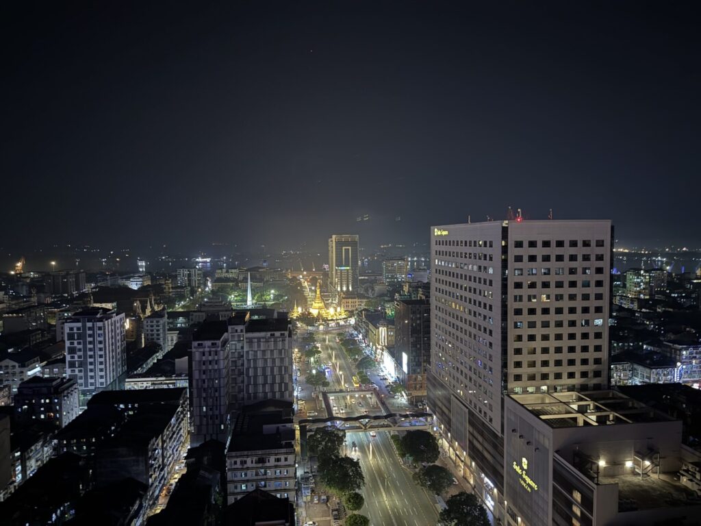 ルーフトップバーから見える夜景